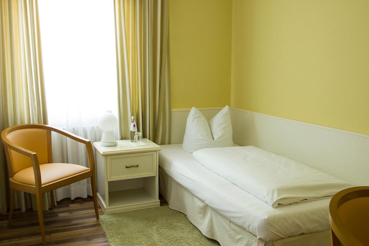 Hotel Schlee Hohenschäftlarn Szoba fotó